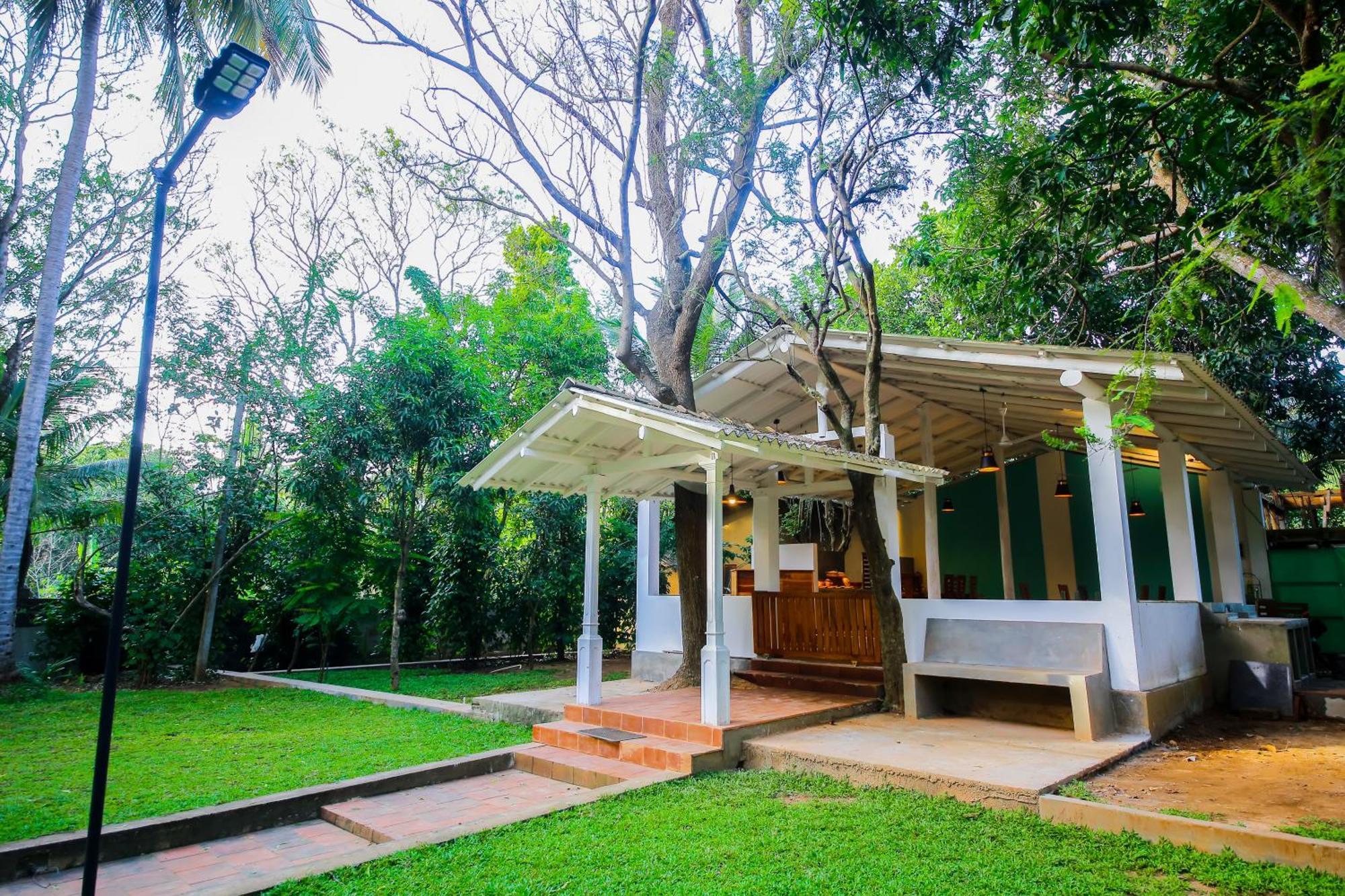 Green Waters Safari Lodge By Aradhana Leisure Embilipitiya Esterno foto